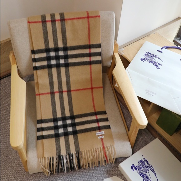 Burberry Classic Beige Checkered Scarf - Picture 1 of 5